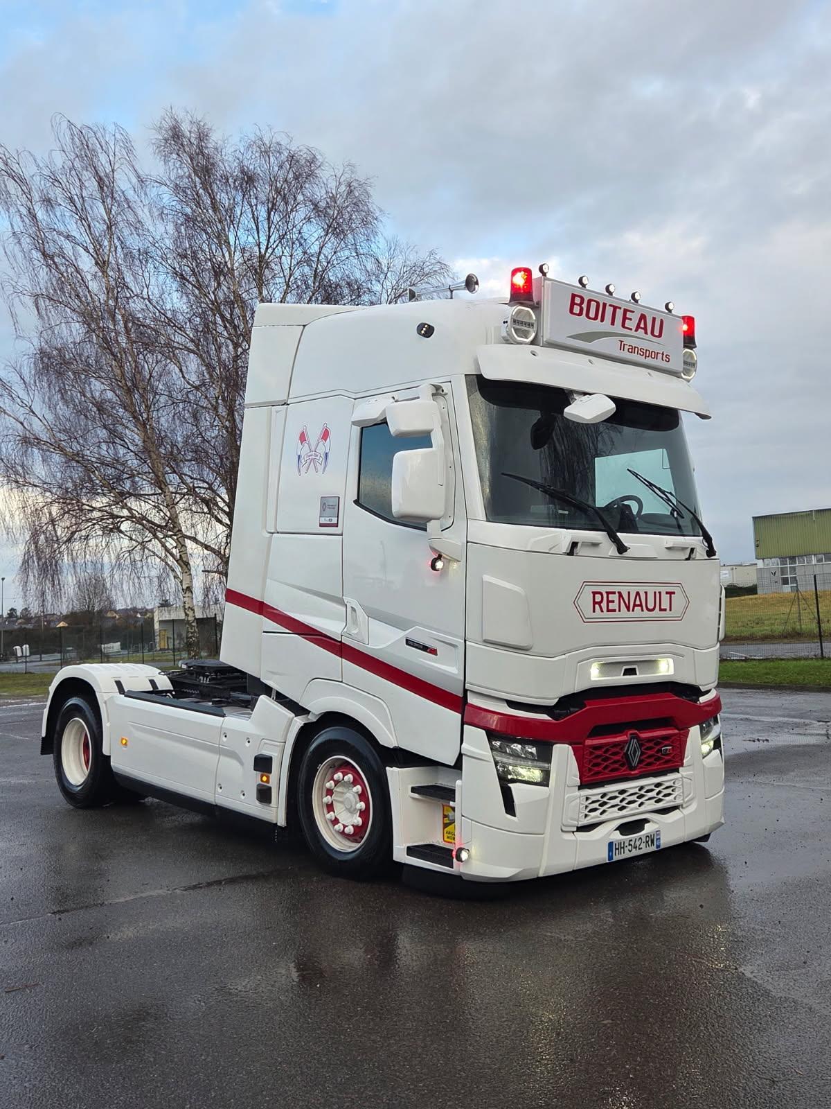 Un nouveau tracteur Renault pour nos chauffeurs