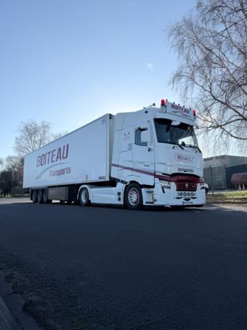Un nouveau tracteur Renault pour nos chauffeurs